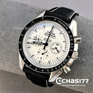 Omega Speedmaster Silver Snoopy Award (25568)